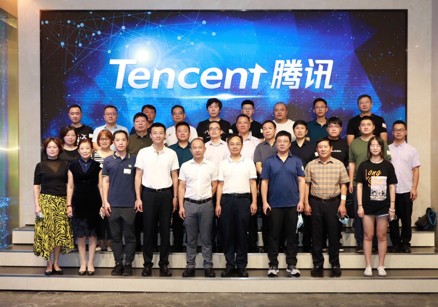 江蘇峰超泵業(yè)王總,跟隨鎮(zhèn)政府奔赴深圳參觀學習